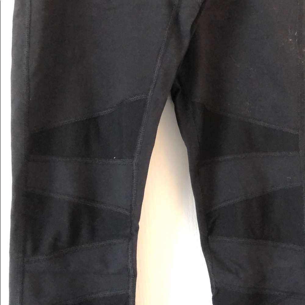 Lululemon black legging with mesh inserts